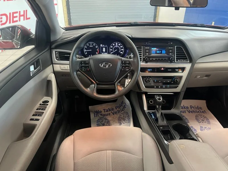 Used 2015 Red Hyundai SE image 28