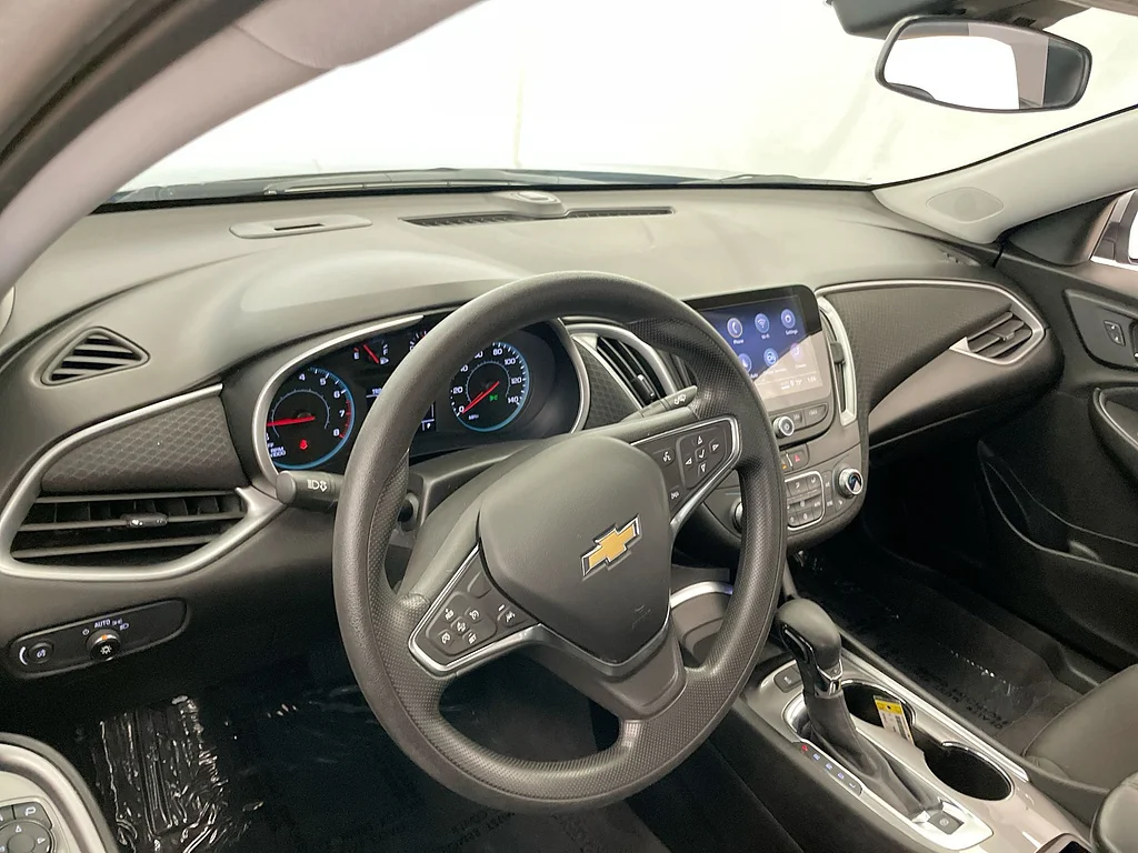 Used 2024 GRAY Chevrolet LT image 10