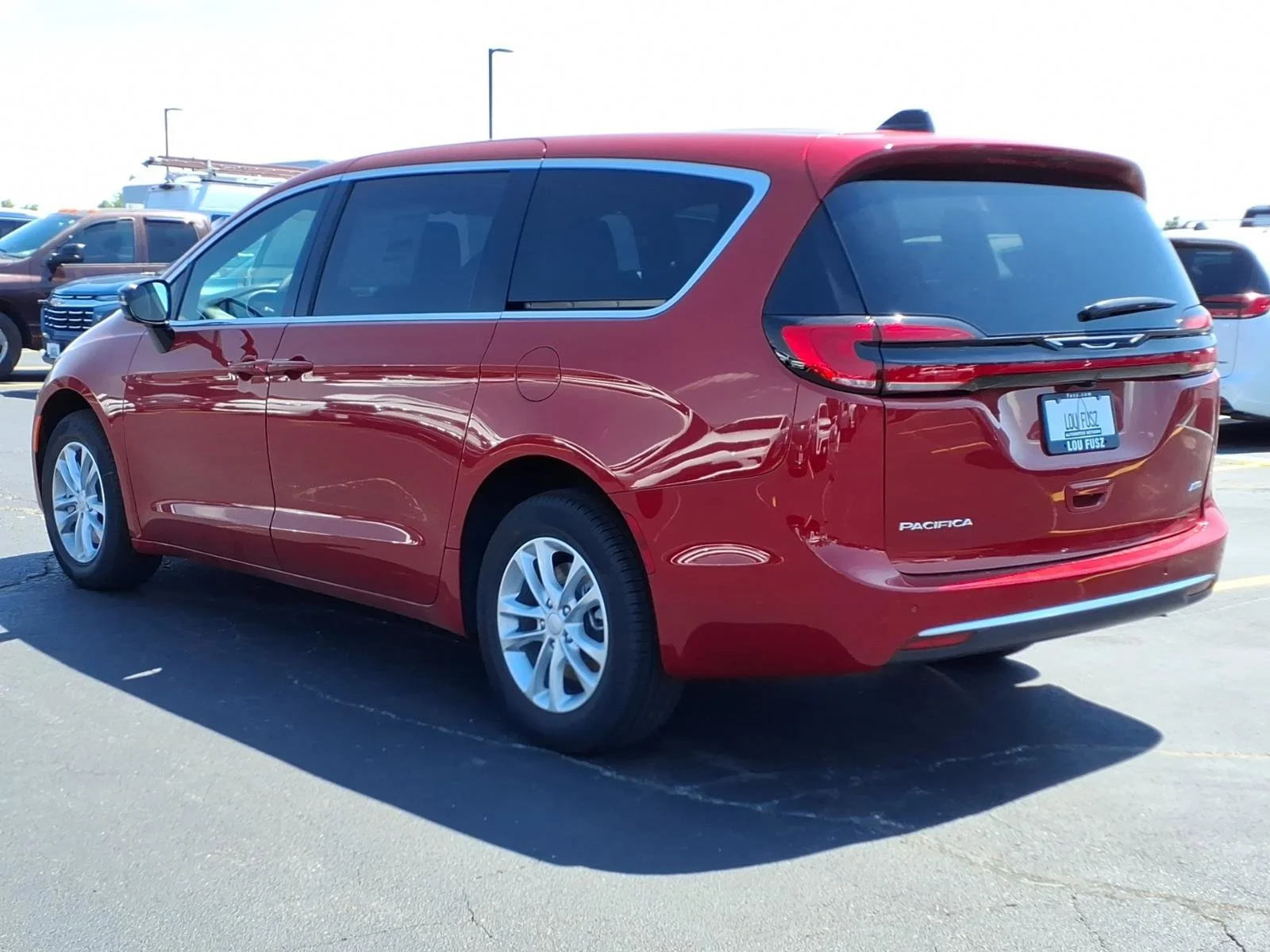 New 2027 Red Hot Pearl-Coat Exterior Paint Chrysler Select image 4