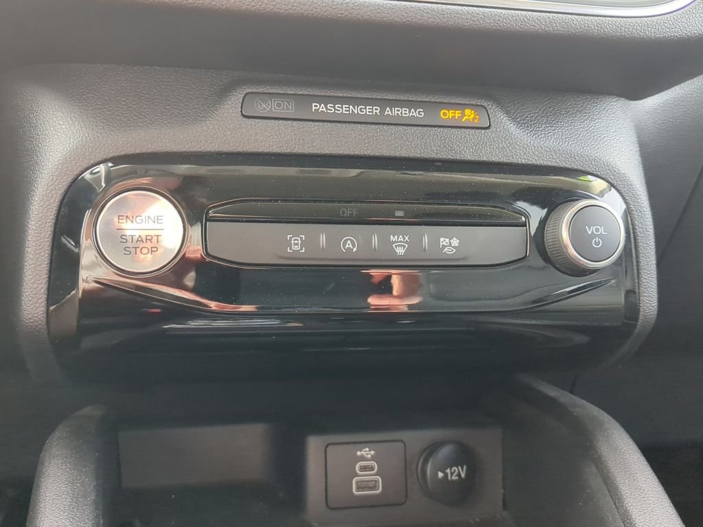 Used 2025 Gray Ford Platinum image 26