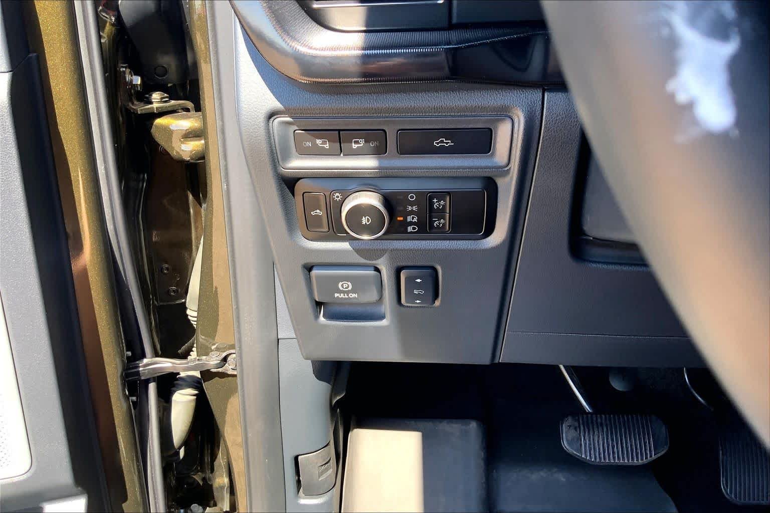 Used 2024 Shelter Green Ford Raptor image 36