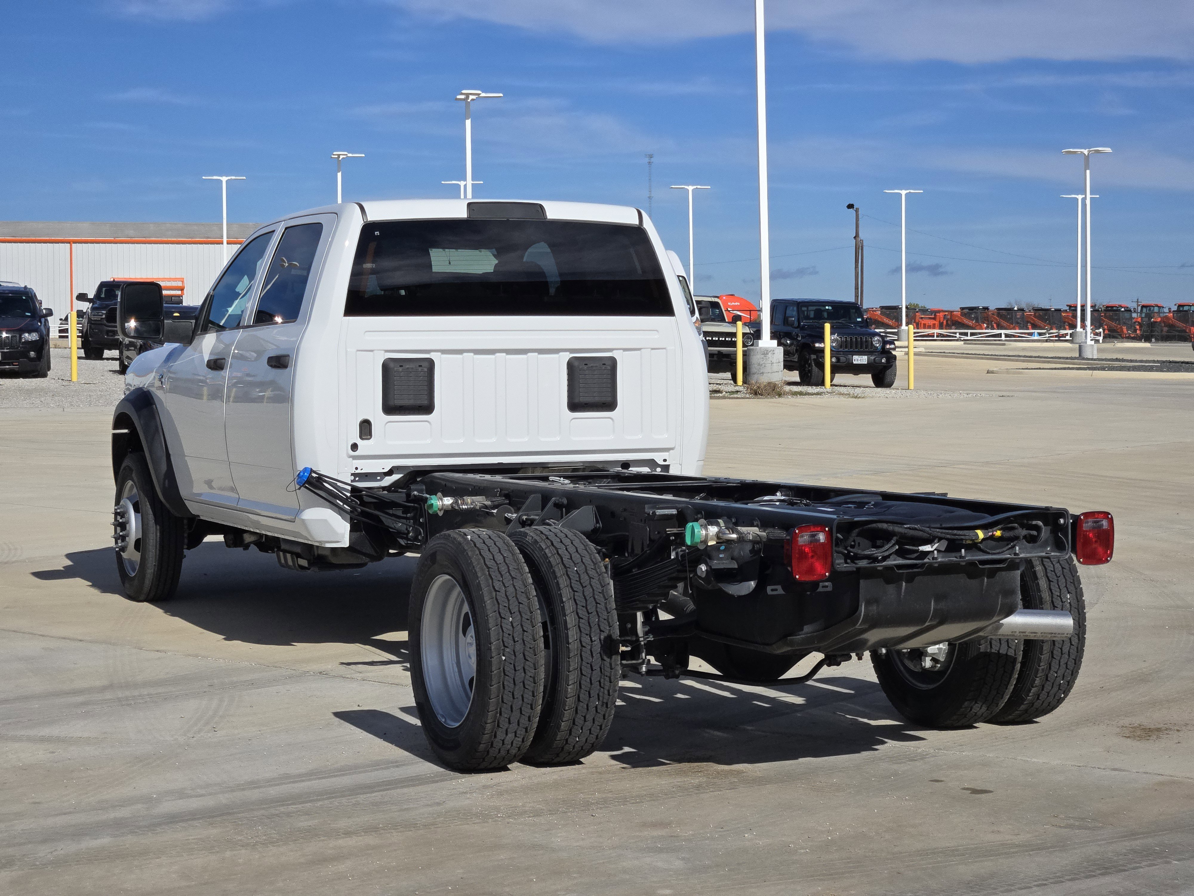 New 2026 Bright White Clear-Coat Exterior Paint RAM Tradesman image 4