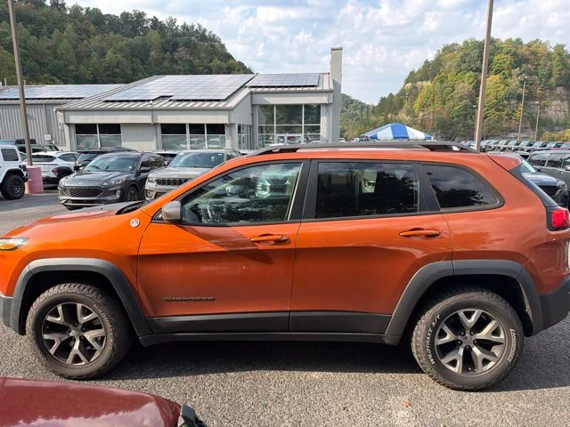Used 2015 Orange Jeep Trailhawk image 6