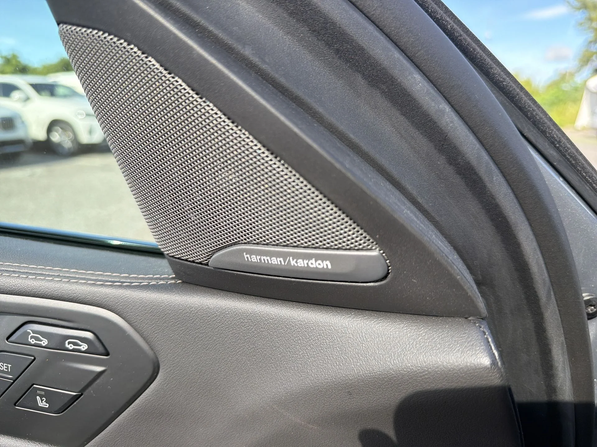 Used 2025 Skyscraper Grey Metallic BMW xDrive40i image 27