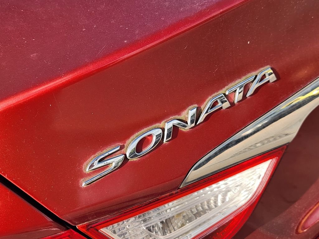 Used 2013 Sparkling Ruby Mica Hyundai GLS image 7