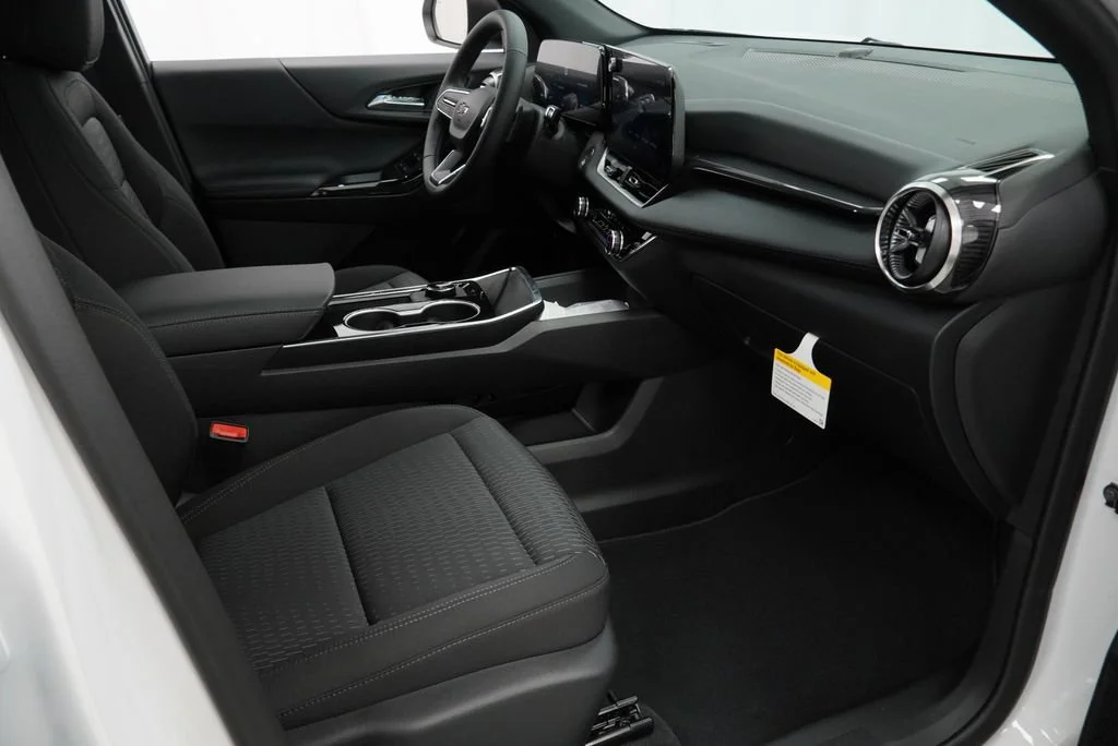 New 2027 Summit White Chevrolet LT image 28