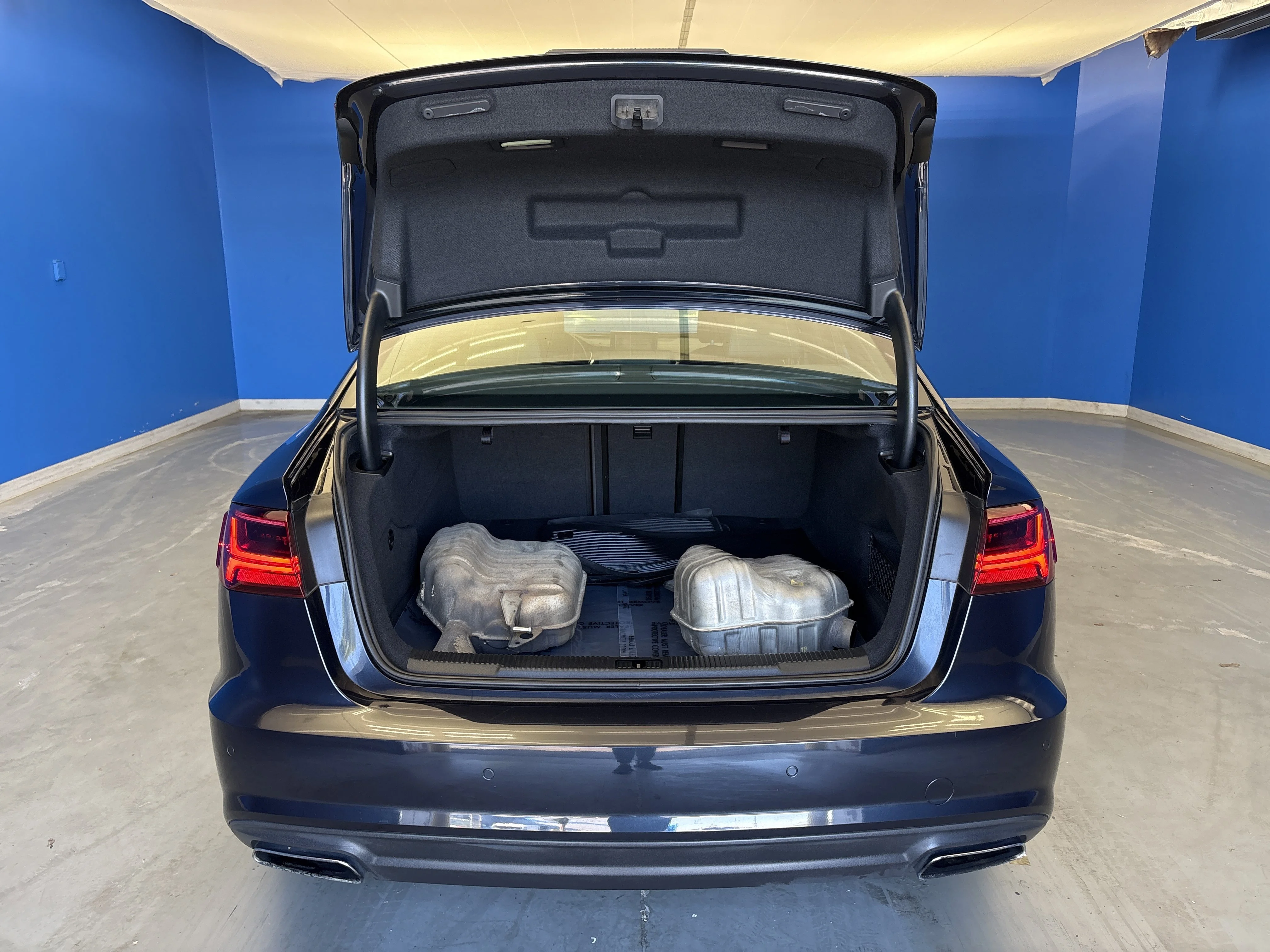 Used 2018 Moonlight Blue Metallic Audi Premium image 29