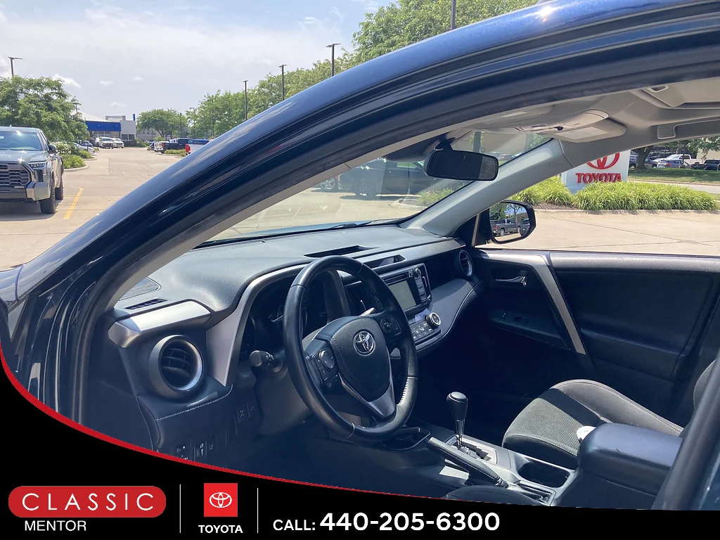 Used 2018 Galactic Aqua Mica Toyota XLE image 3