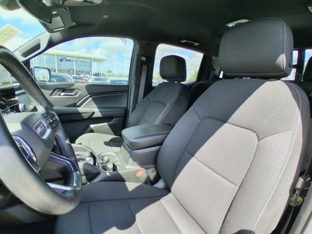 Used 2023 White GMC Elevation image 12