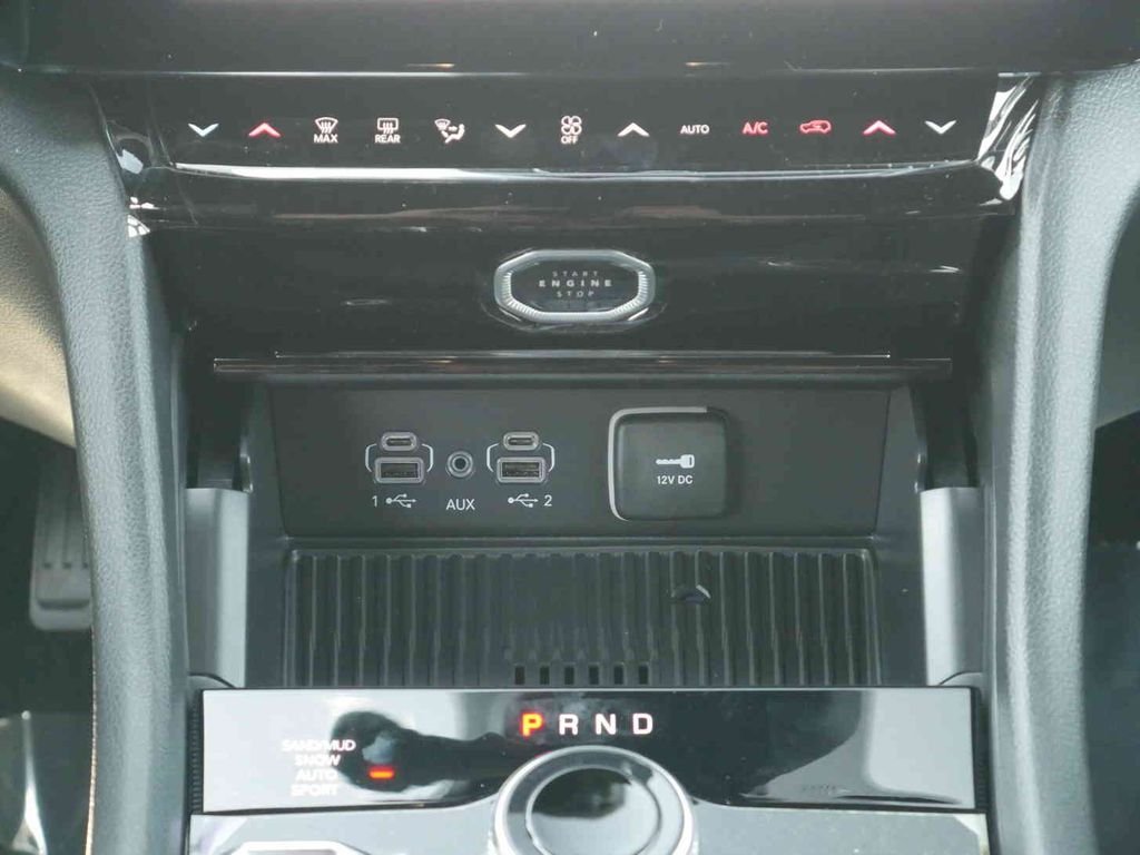 New 2026 Bright White Clear-Coat Exterior Paint Jeep Laredo image 7
