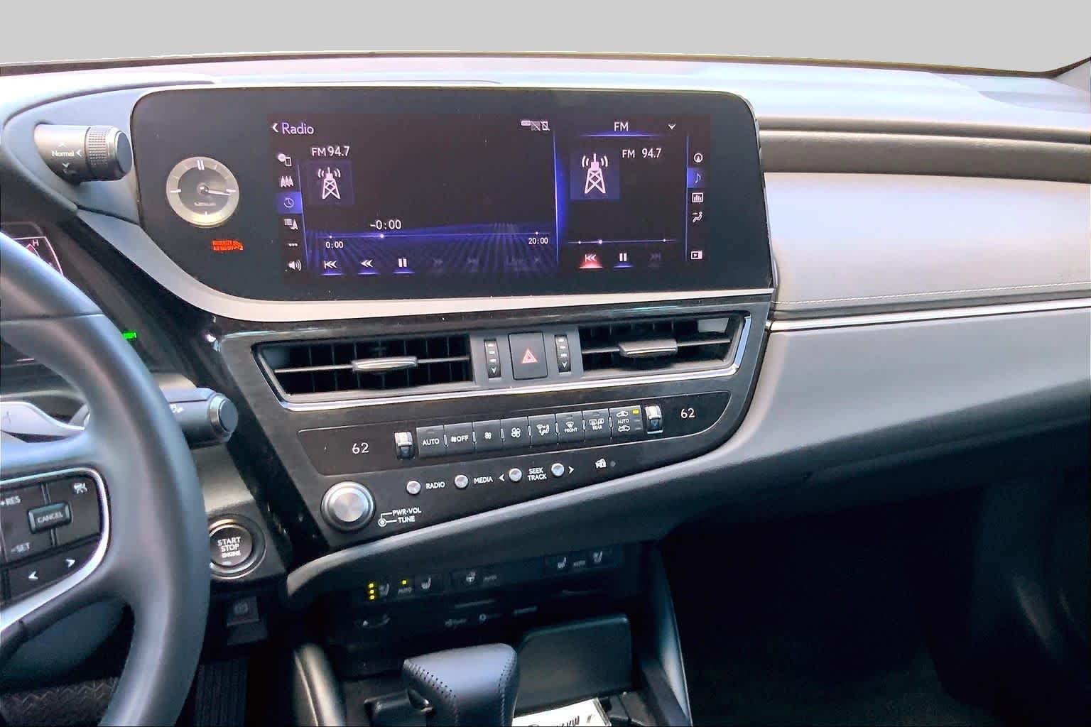 Used 2022 Iridium Lexus  image 7