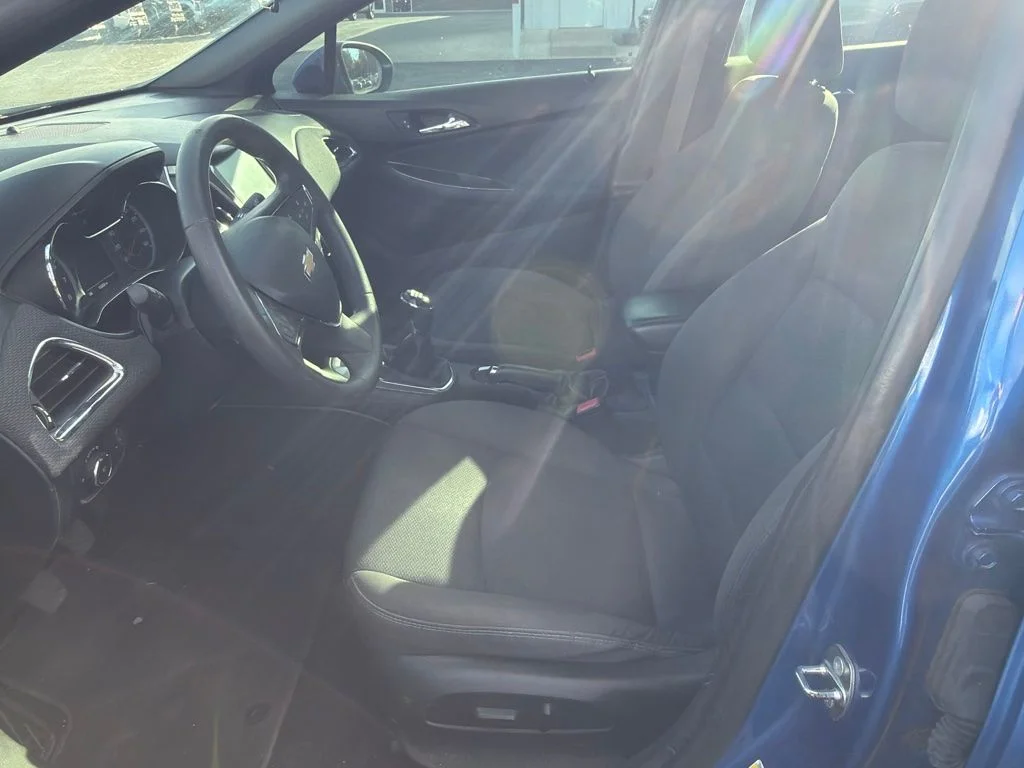Used 2017 Blue Metallic Chevrolet LT image 7