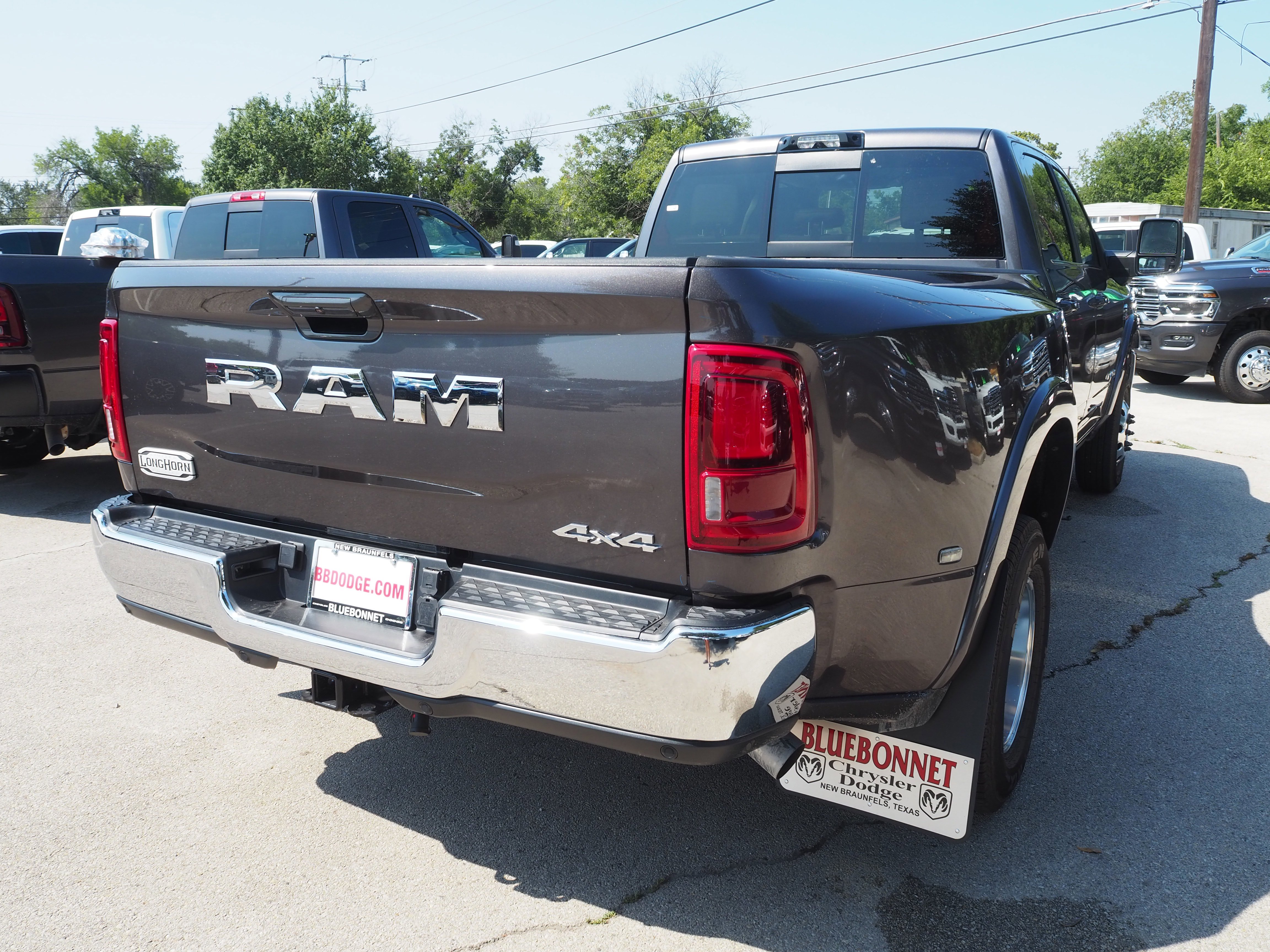 New 2026 Granite Crystal Metallic Clear-Coat Exterior Paint RAM Longhorn image 7