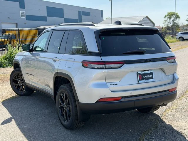 New 2026 Silver Zynith Exterior Paint Jeep Altitude image 9
