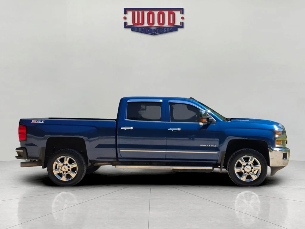 Used 2019 Blue Chevrolet LTZ image 2