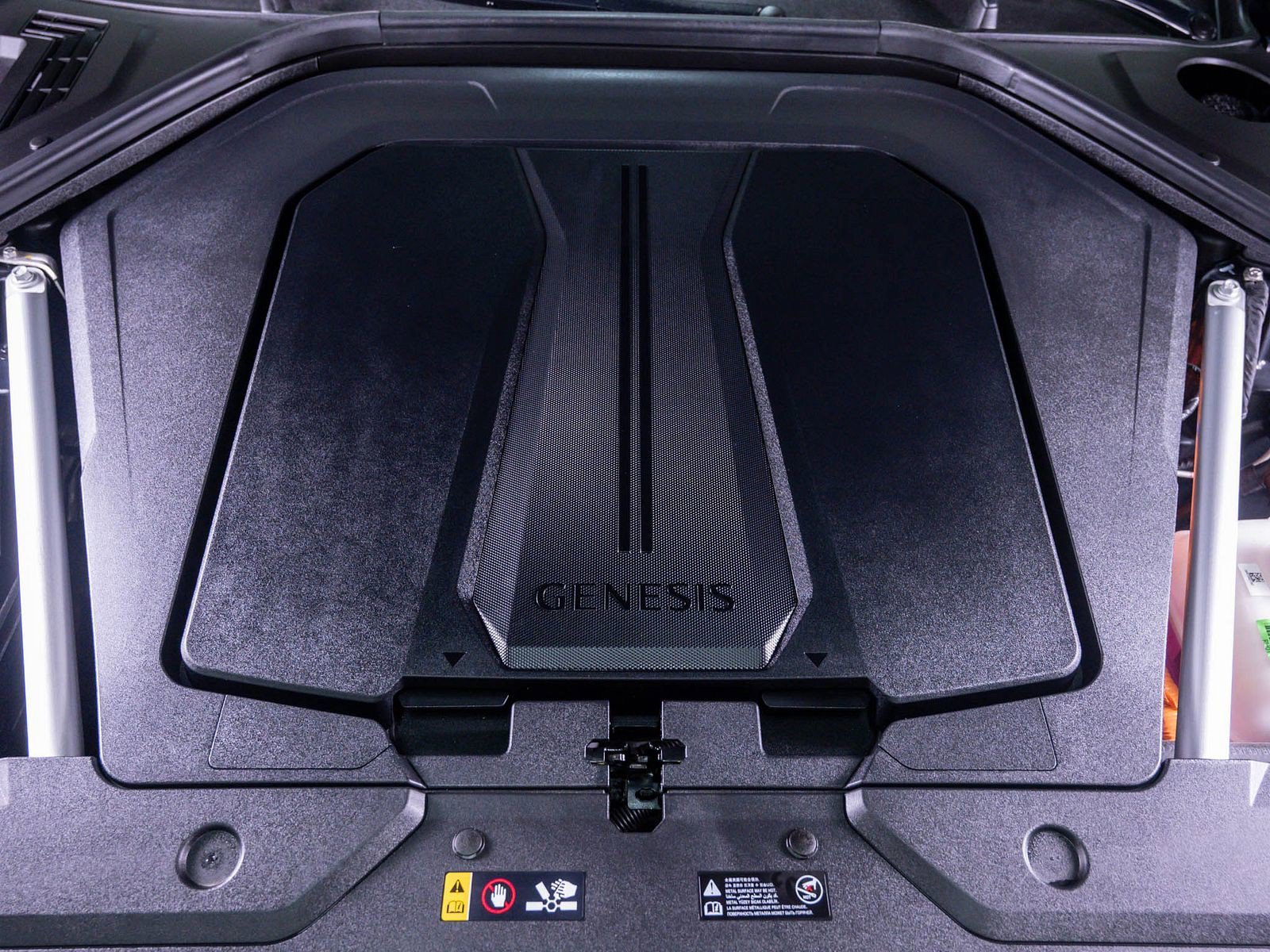 Certified Used 2025 Makalu Gray Genesis Prestige image 7