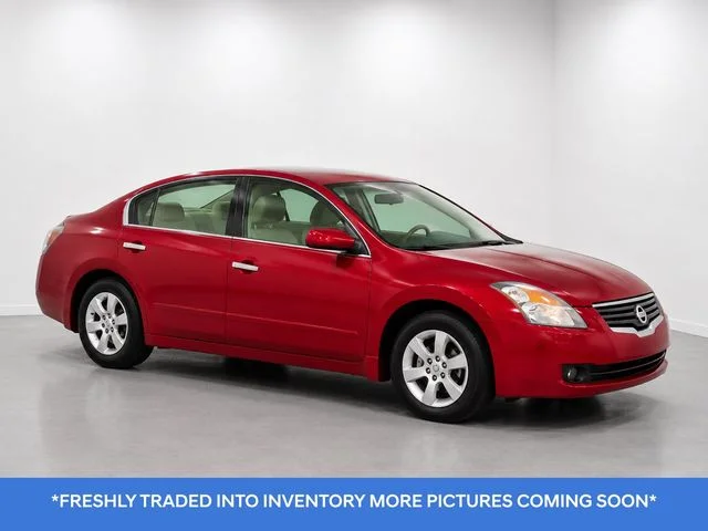 Used 2009 Red Nissan 2.5 S image 1