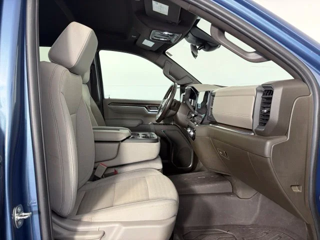 Used 2024  GMC SLE image 42