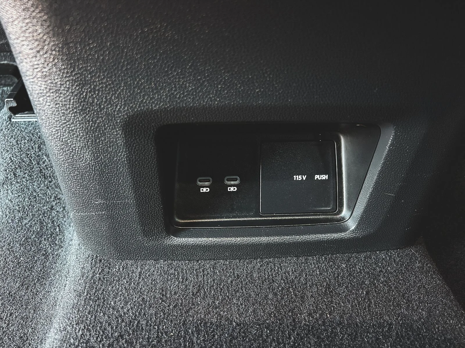 2024 Volkswagen Atlas Cross Sport SE w/Tech - Photo 18