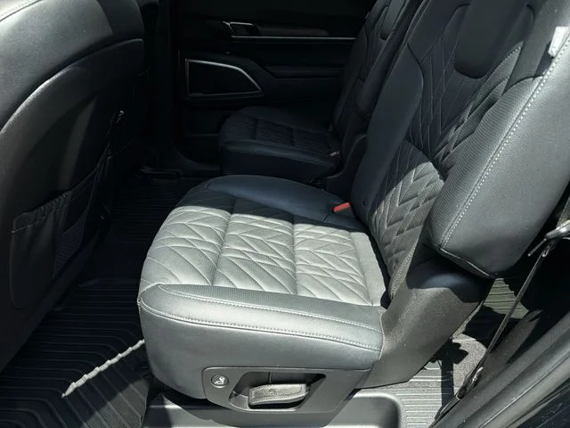Used 2025 Black Kia EX X-Line image 18