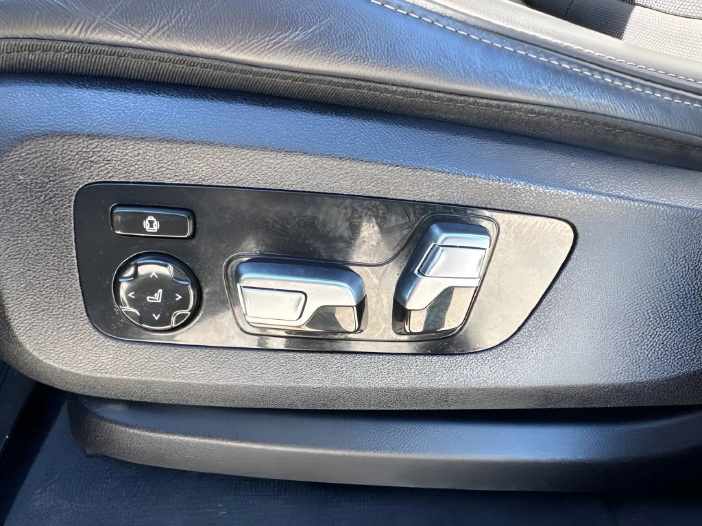 Used 2023 Black BMW xDrive40i image 10