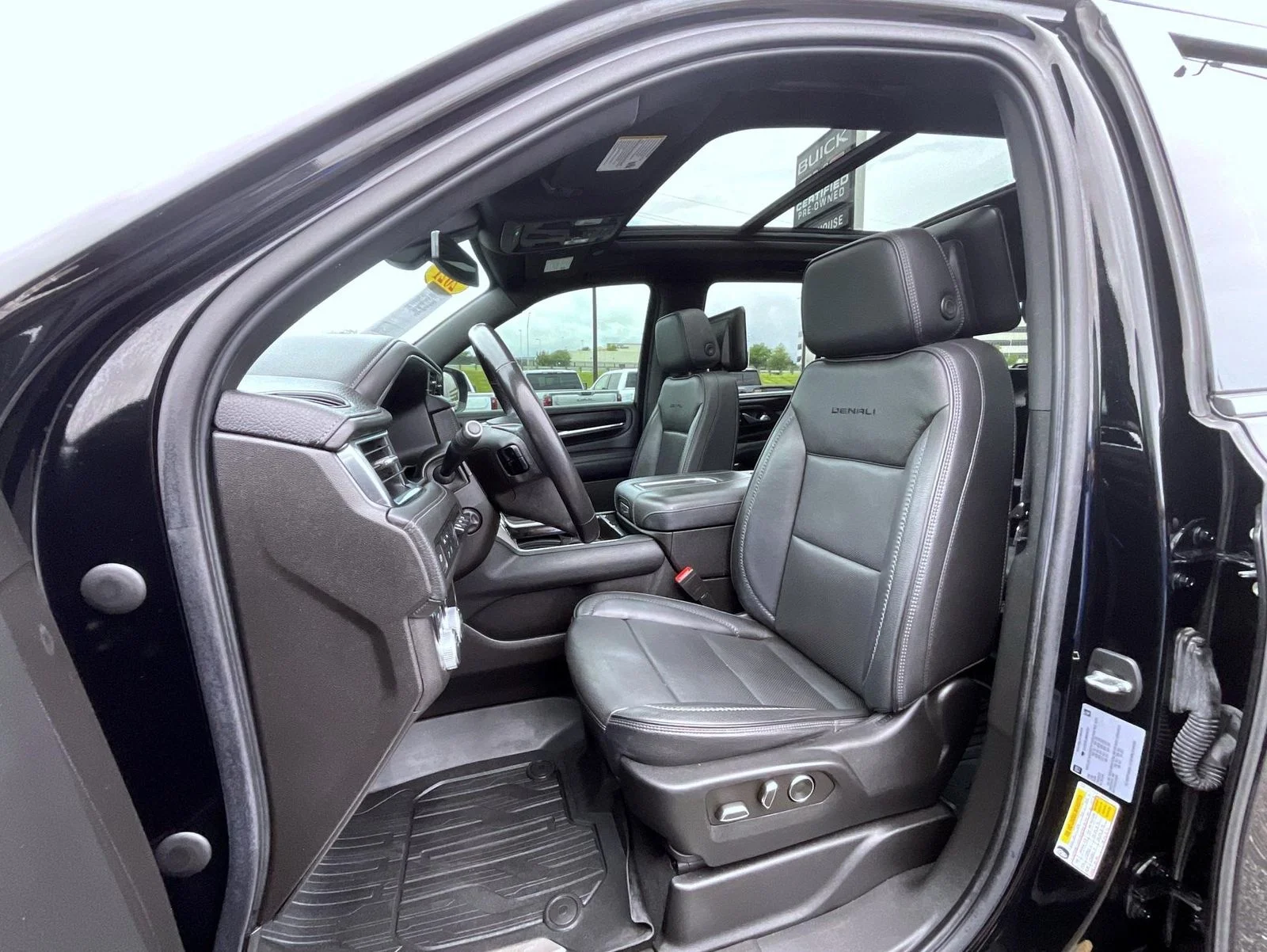 Used 2021 Black GMC Denali image 10