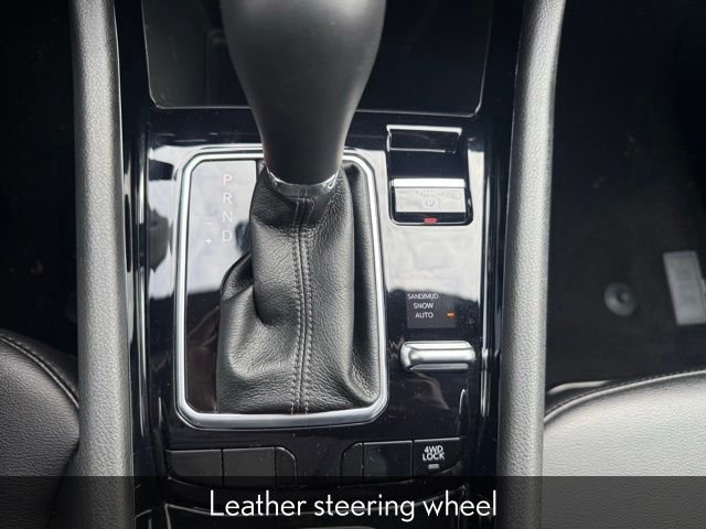 New 2026 Bright White Clear-Coat Exterior Paint Jeep Latitude image 17