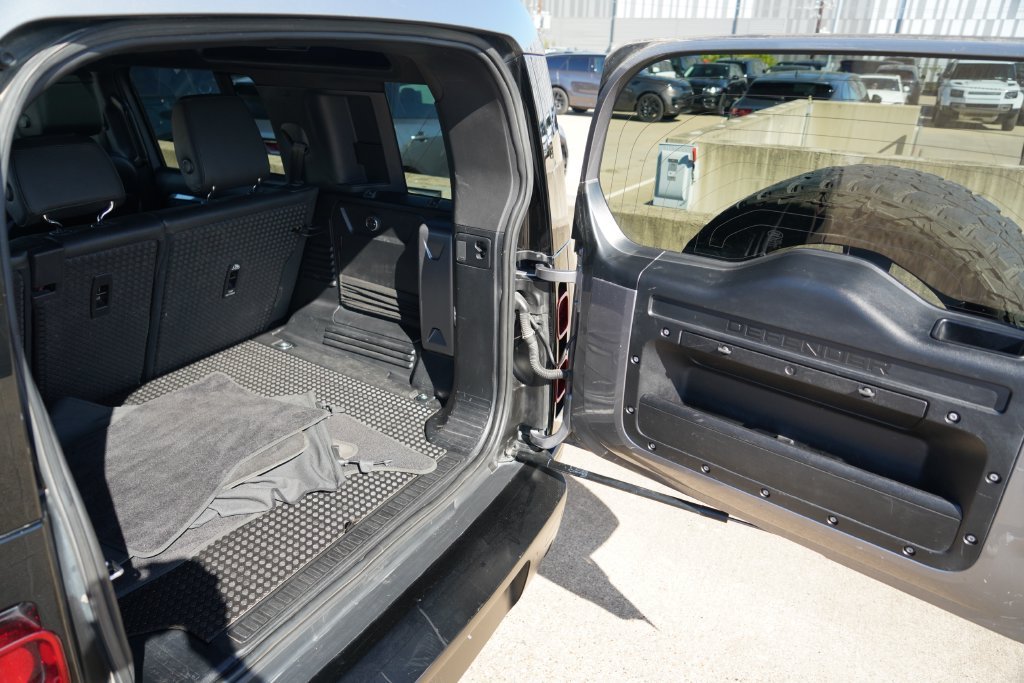 Used 2023  Land Rover S image 35
