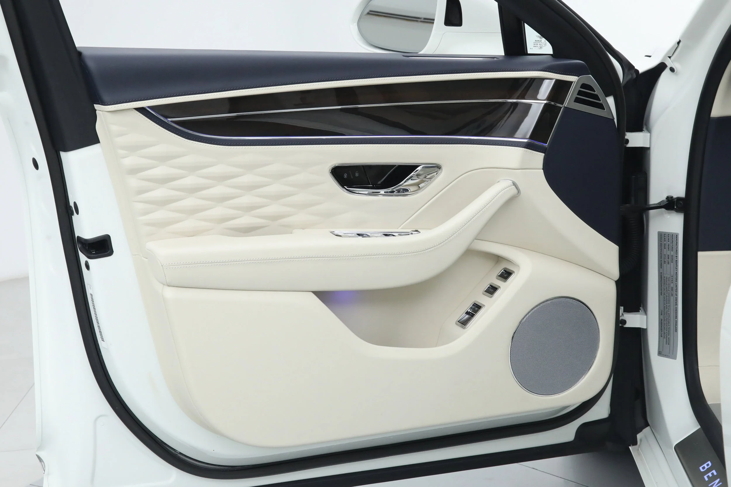 Used 2022 White Bentley  image 22