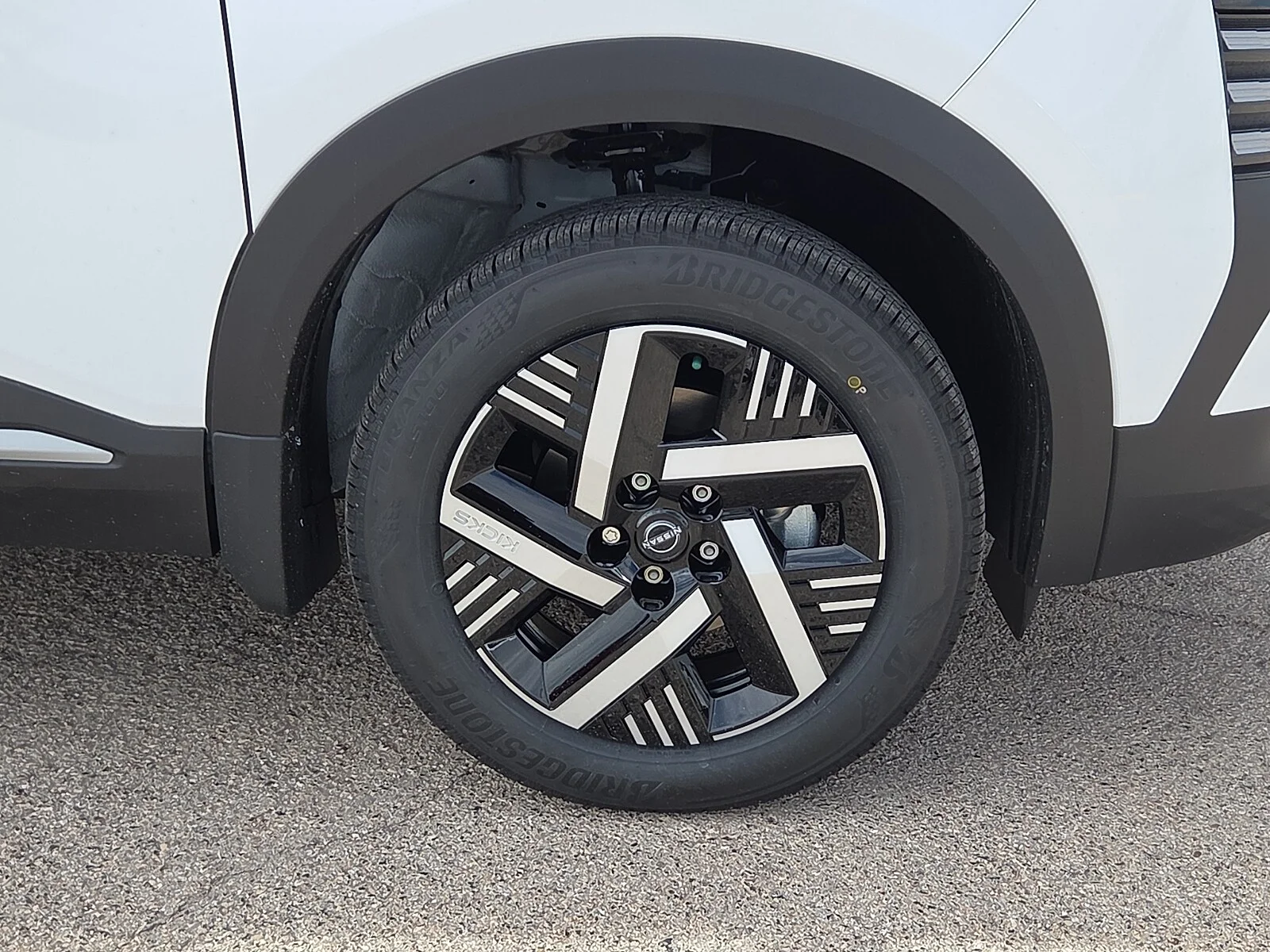 New 2027 QM1 Fresh Powd Nissan SV Front-Wheel Drive image 7