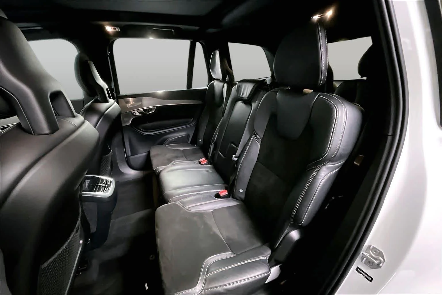 Used 2021 Crystal White Metallic Volvo R-Design image 21