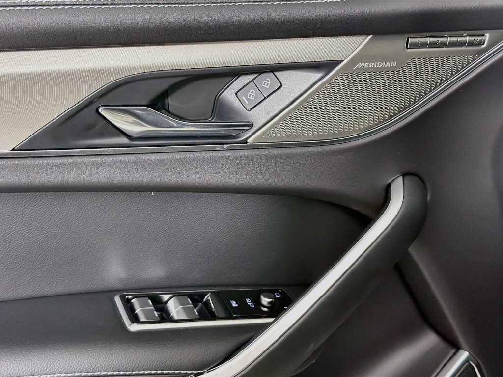 New 2026 Santorini Black Jaguar P250 R-Dynamic S image 18