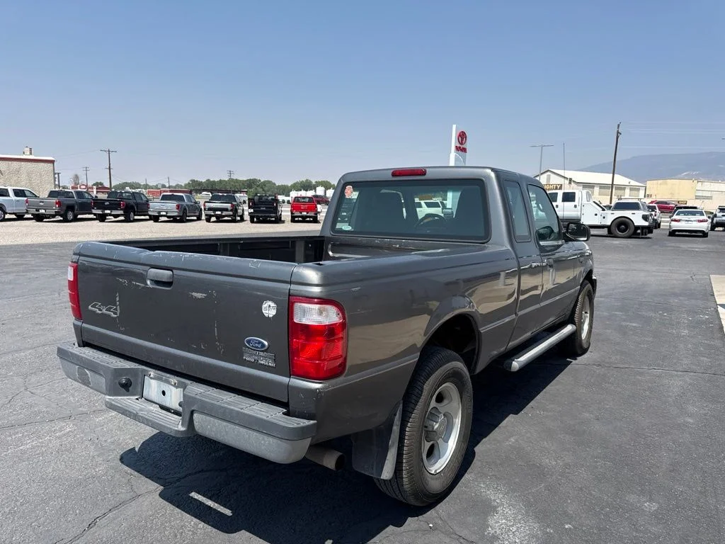 Used 2005 Dark Shadow Gray Clearcoat Metallic Ford XLT image 3