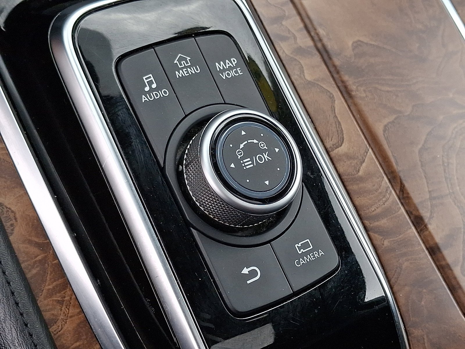 Used 2024 Gun Metallic Nissan SL image 26