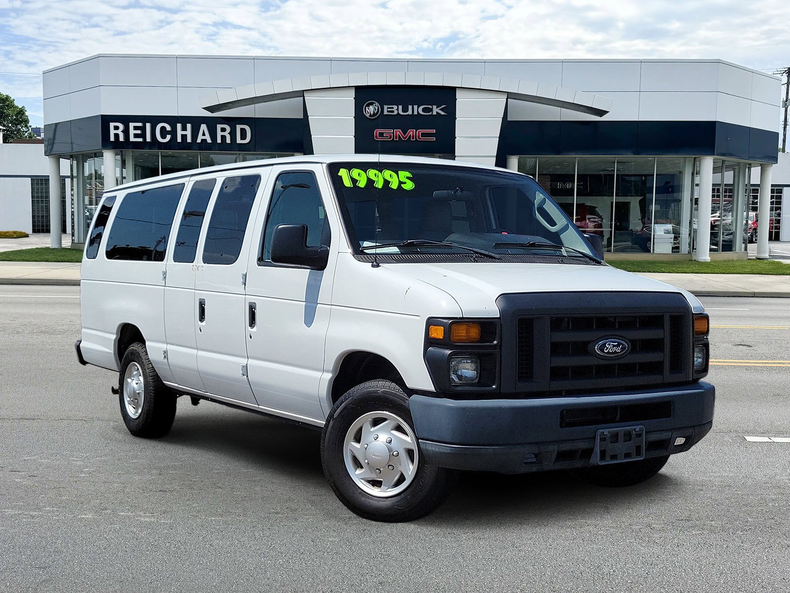 Used 2014  Ford XL image 1