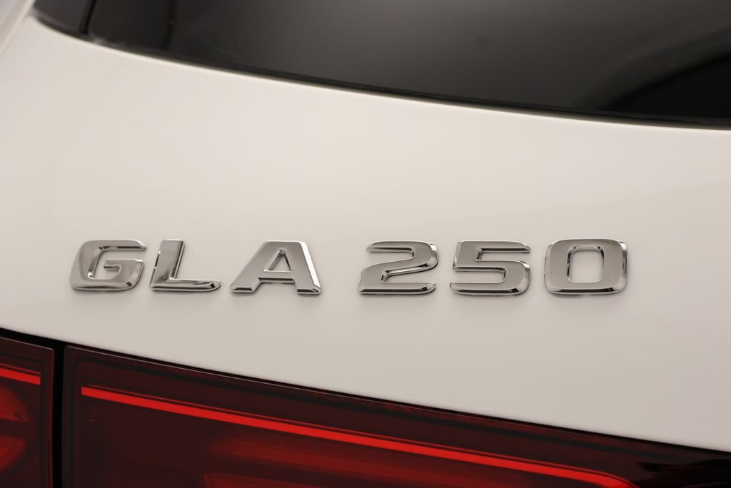 New 2026 Polar White Mercedes-Benz GLA 250 image 9