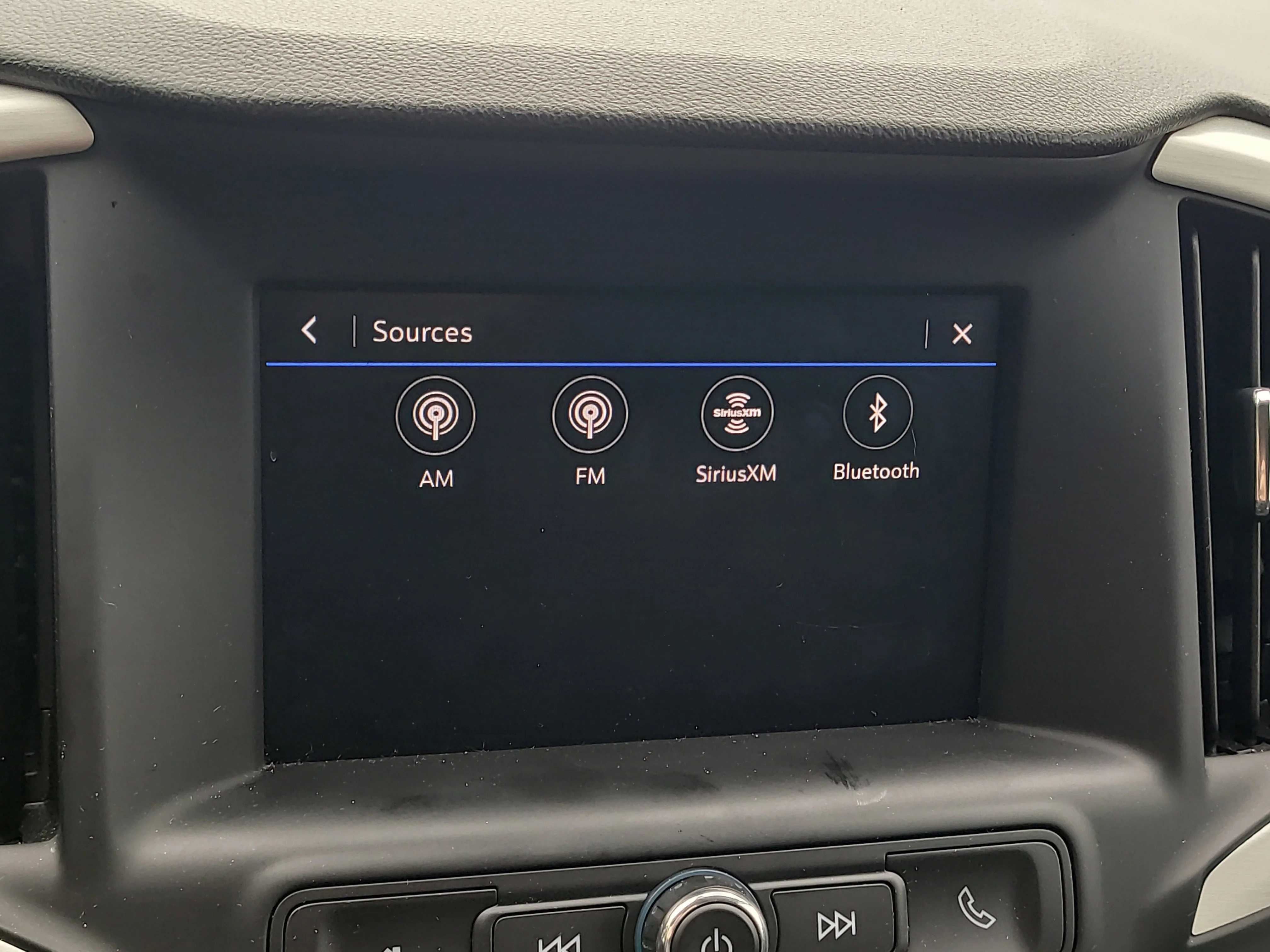 Used 2024 Summit White GMC SLE image 21