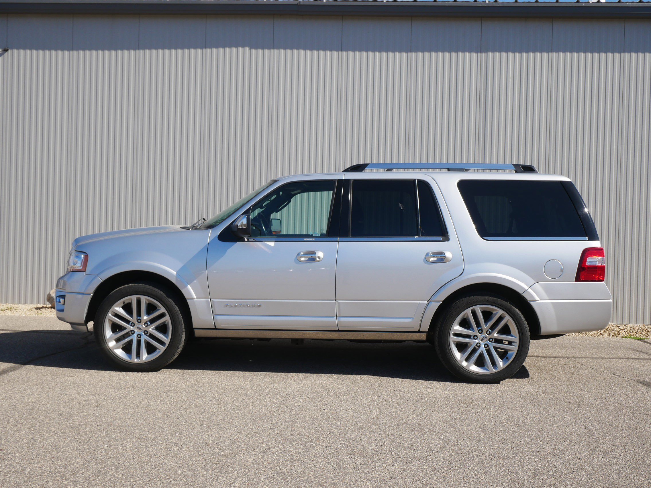 Used 2017 Ford Expedition Platinum with VIN 1FMJU1MT5HEA45545 for sale in Hastings, Minnesota