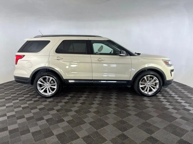 Used 2018 Silver Ford XLT image 5