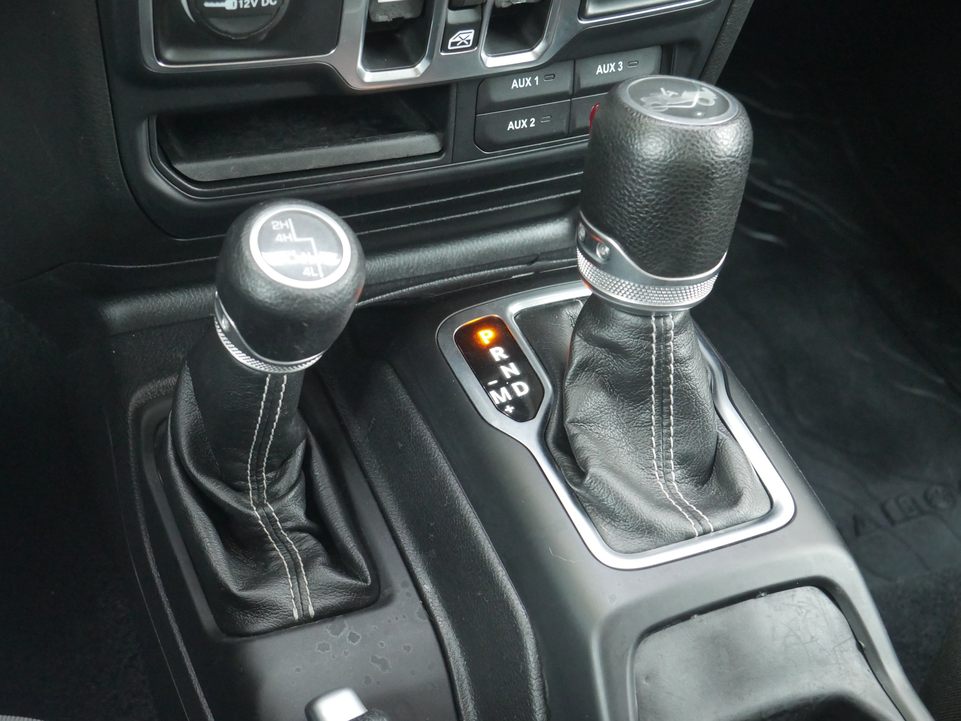 Used 2018 Sting Gray Clearcoat Jeep Sahara image 13