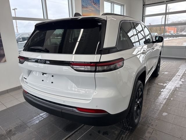 New 2026 Bright White Clear-Coat Exterior Paint Jeep Altitude image 5