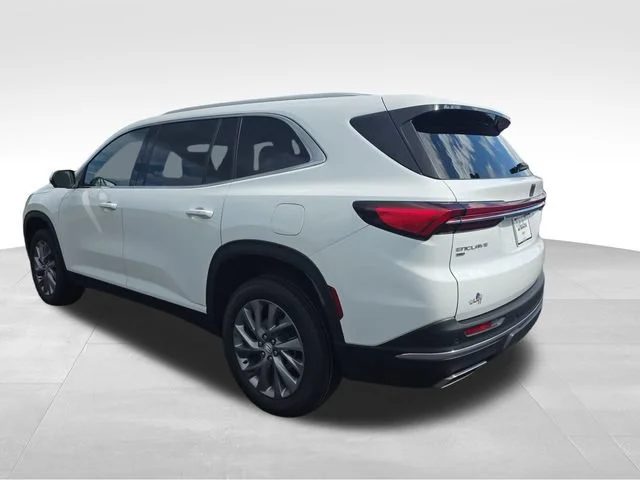 Used 2025 Summit White Buick Preferred image 3