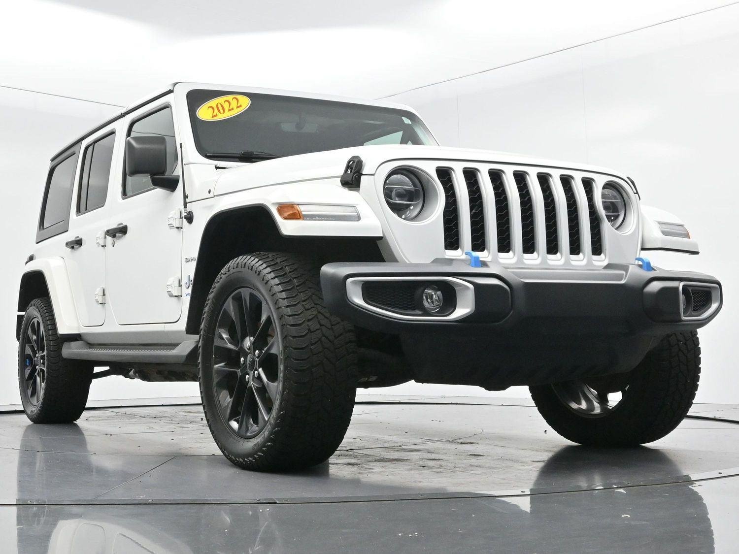 Used 2022 Bright White Clearcoat Jeep Unlimited Sahara image 47