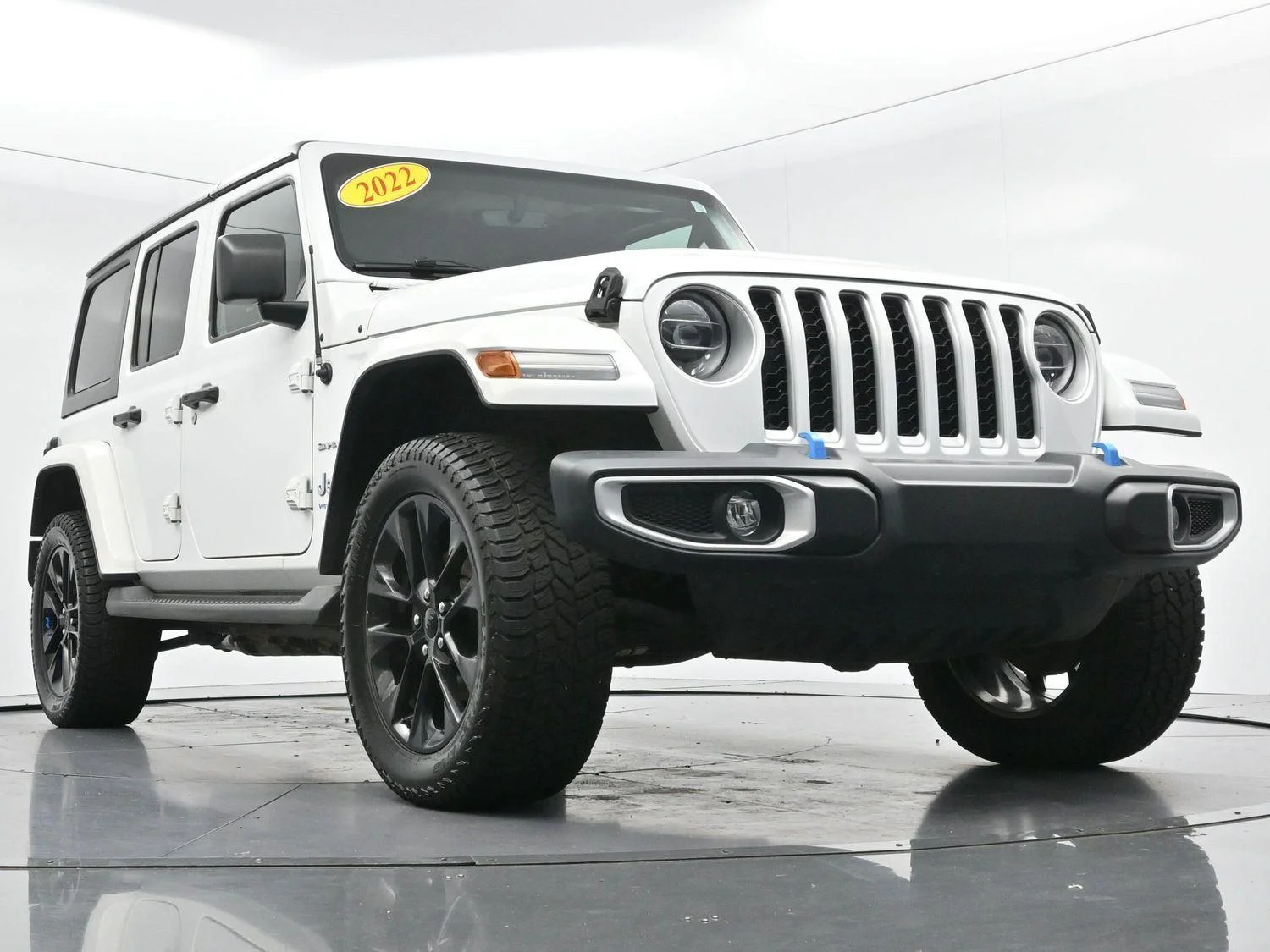 Used 2022 Bright White Clearcoat Jeep Unlimited Sahara image 47