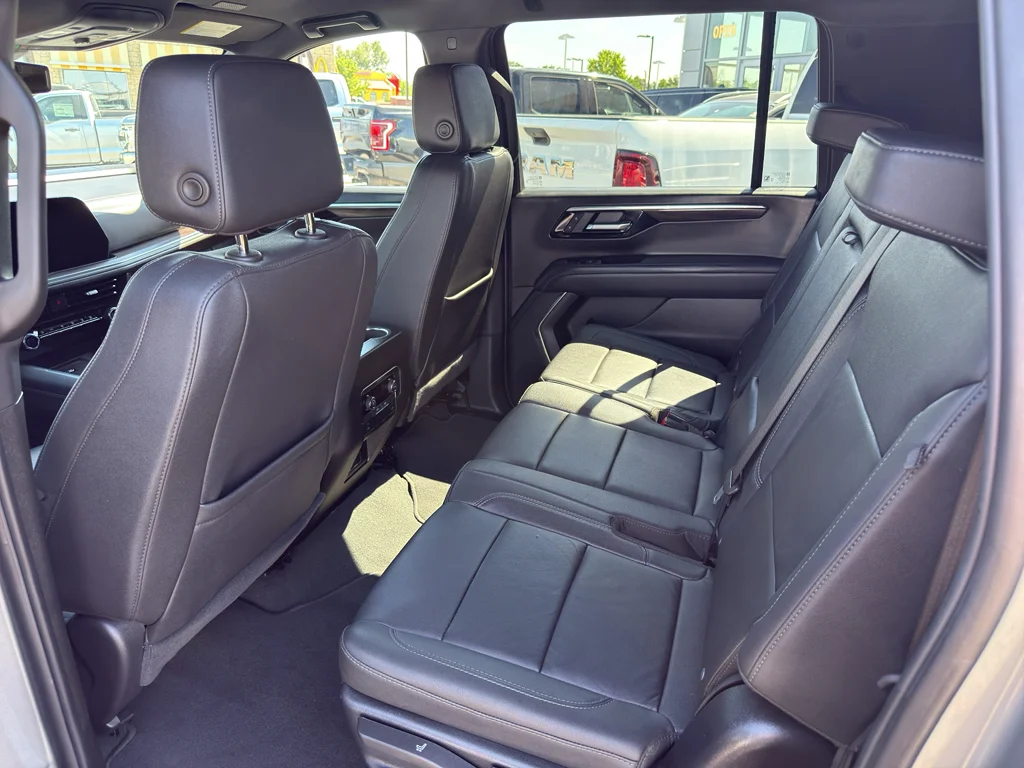 Used 2025 Gray Chevrolet Z71 image 18
