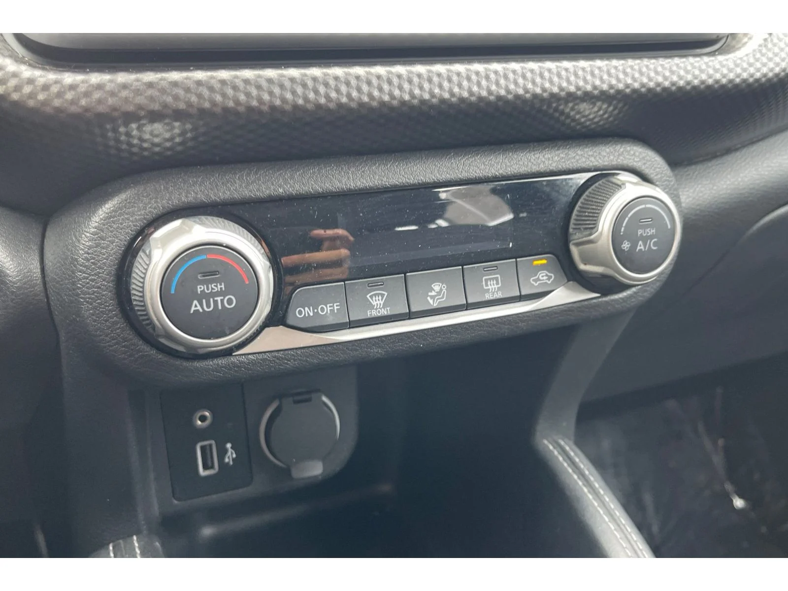 Used 2019 Aspen White Tricoat Nissan SV image 28