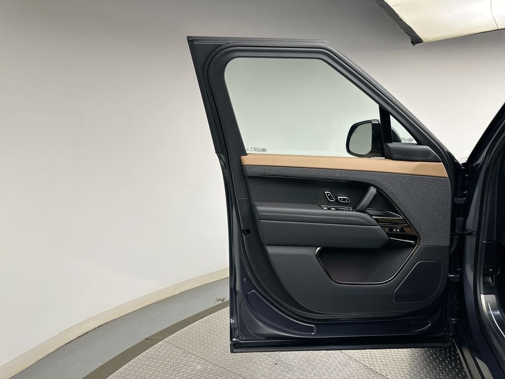 New 2026 Varesine Blue Land Rover Dynamic SE image 9