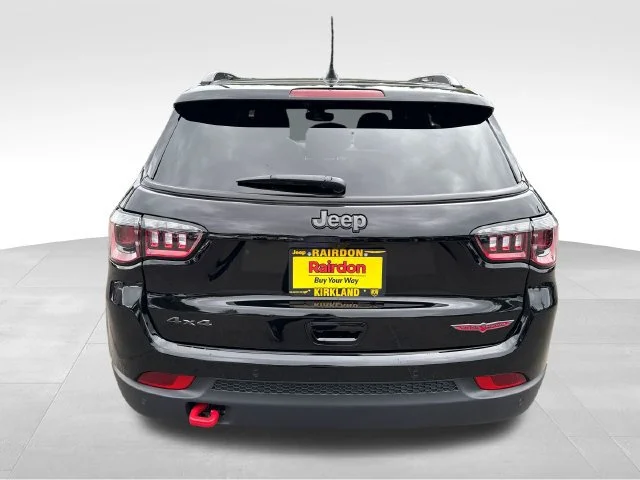 New 2026 Diamond Black Crystal Pearl-Coat Exterior Paint Jeep Trailhawk image 6
