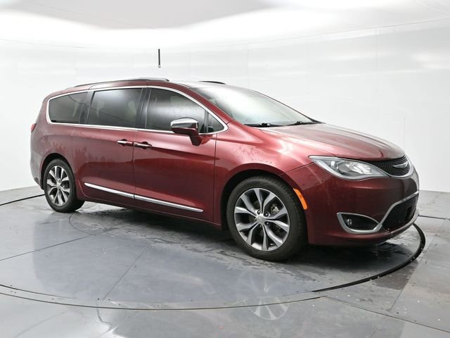 2018 Chrysler Pacifica Limited's photo