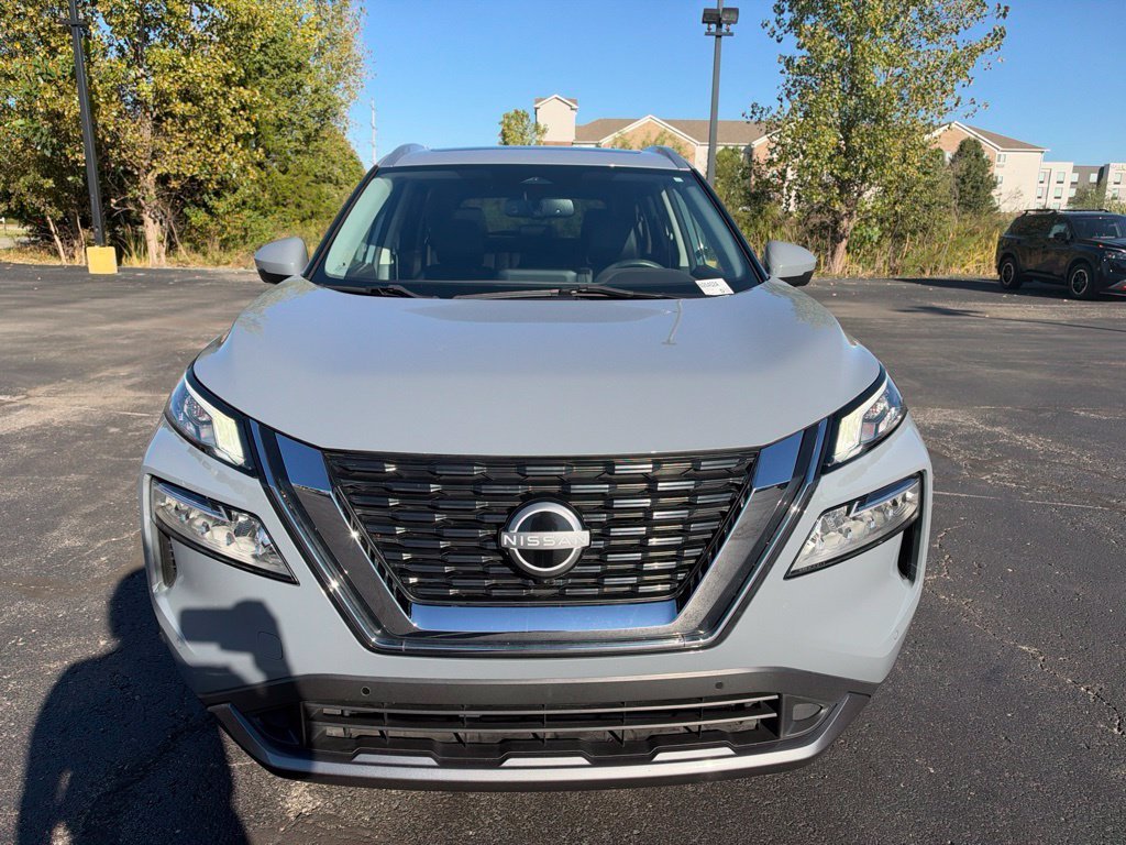 Used 2023 Gray Nissan SL image 8